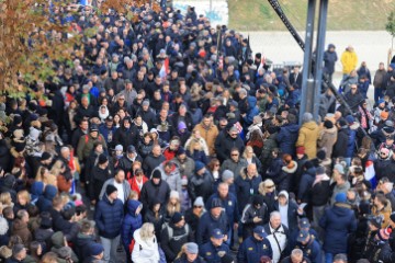 Vukovar: Deseci tisuća ljudi u koloni sjećanja