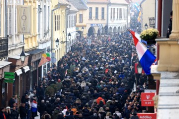 Vukovar: Deseci tisuća ljudi u koloni sjećanja