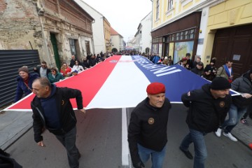 Vukovar: Deseci tisuća ljudi u koloni sjećanja