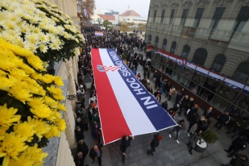 Vukovar: Deseci tisuća ljudi u koloni sjećanja