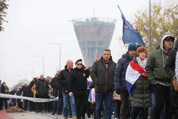 Vukovar: Deseci tisuća ljudi u koloni sjećanja