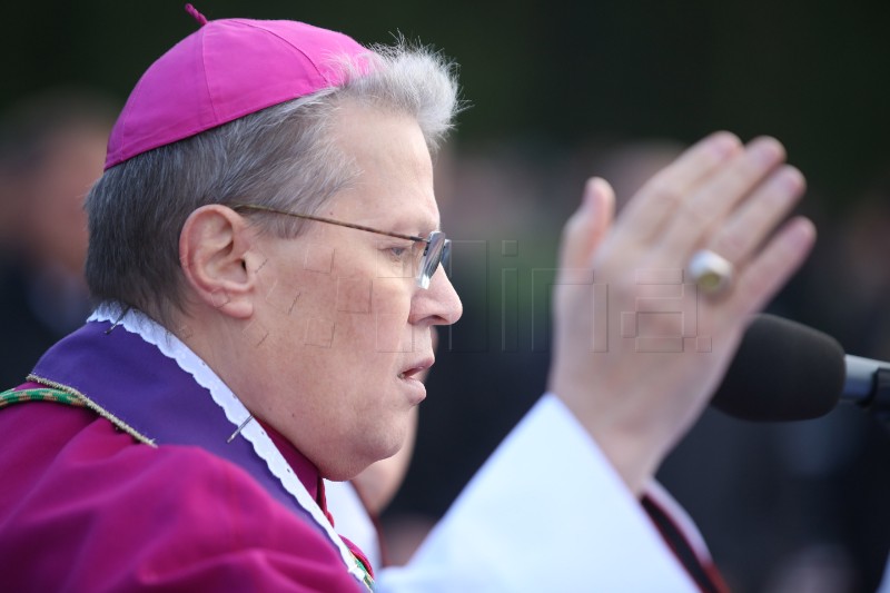 Vukovar: Državna i druga izaslanstva položila vijence