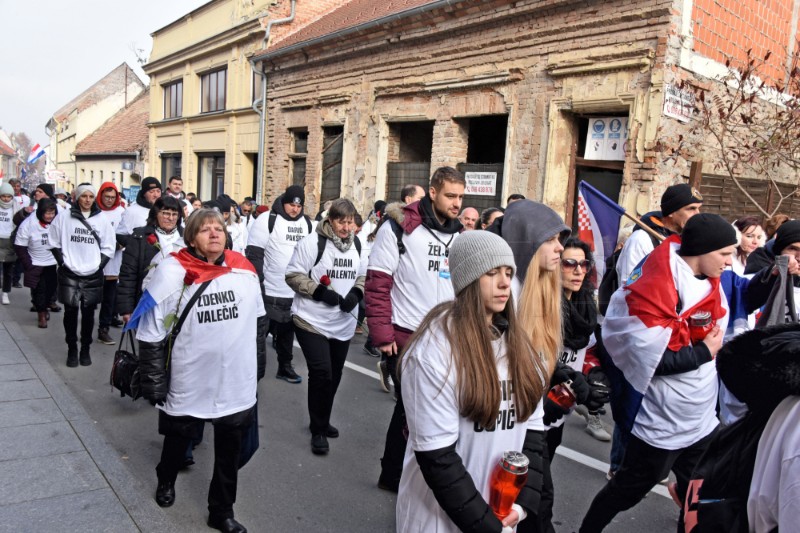 Vukovar: Deseci tisuća ljudi u koloni sjećanja