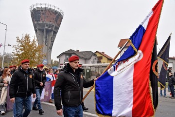 Vukovar: Deseci tisuća ljudi u koloni sjećanja