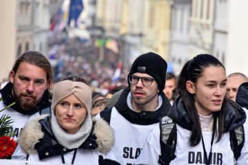 Vukovar: Deseci tisuća ljudi u koloni sjećanja