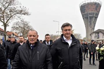 Vukovar: Deseci tisuća ljudi u koloni sjećanja