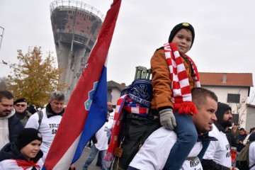 Vukovar: Deseci tisuća ljudi u koloni sjećanja