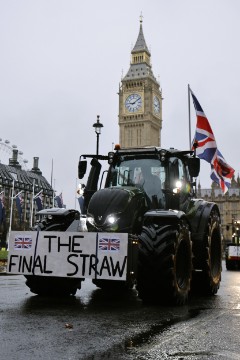 BRITAIN FARMERS PROTEST