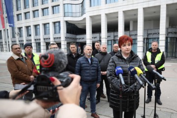 Održana konferencija za medije ispred Upravne zgrade INA-e