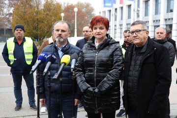 Održana konferencija za medije ispred Upravne zgrade INA-e