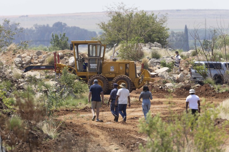 SOUTH AFRICA ILLEGAL GOLD MINERS TRAPPED