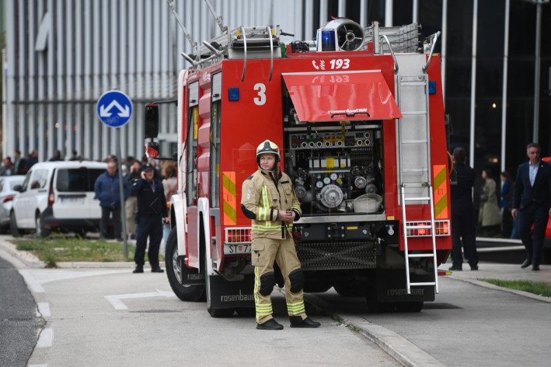 Evakuacijska vježba uz sirene i hitne službe u Dalmatia Toweru