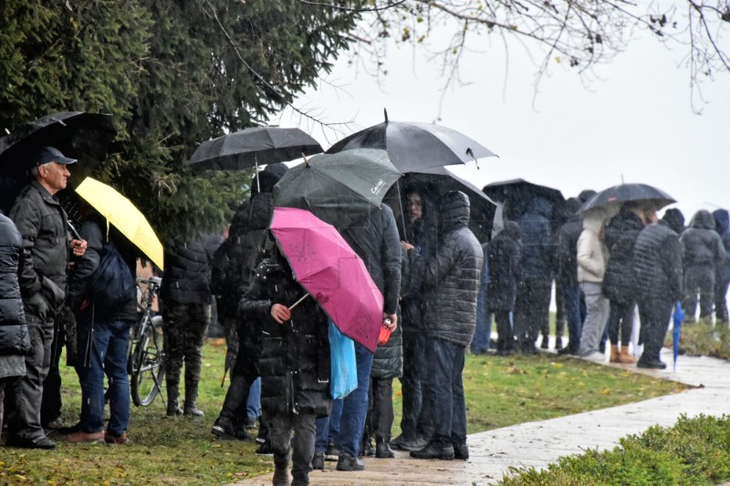 Odavanje počasti žrtvama ubijenim na Ovčari