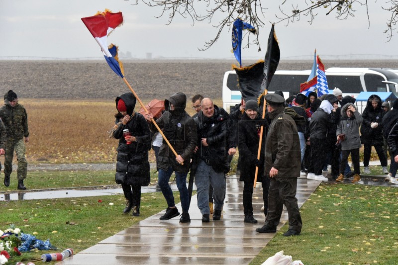 Odavanje počasti žrtvama ubijenim na Ovčari