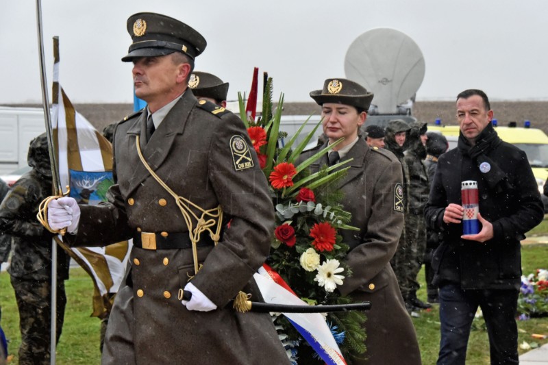 Odavanje počasti žrtvama ubijenim na Ovčari