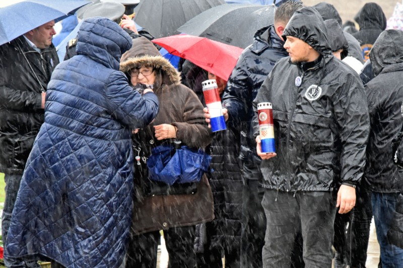 Odavanje počasti žrtvama ubijenim na Ovčari