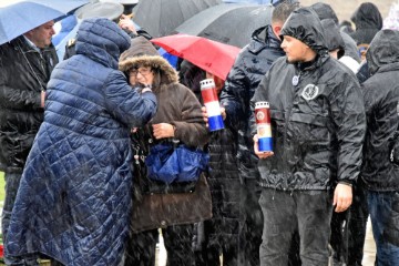 Odavanje počasti žrtvama ubijenim na Ovčari