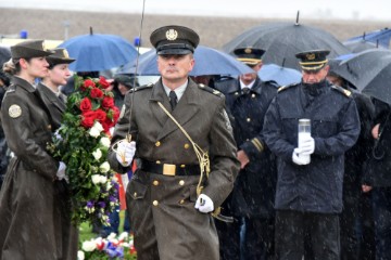 Odavanje počasti žrtvama ubijenim na Ovčari