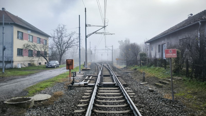 Željeznički promet kod Siska u prekidu nakon što je vlak naletio na konje