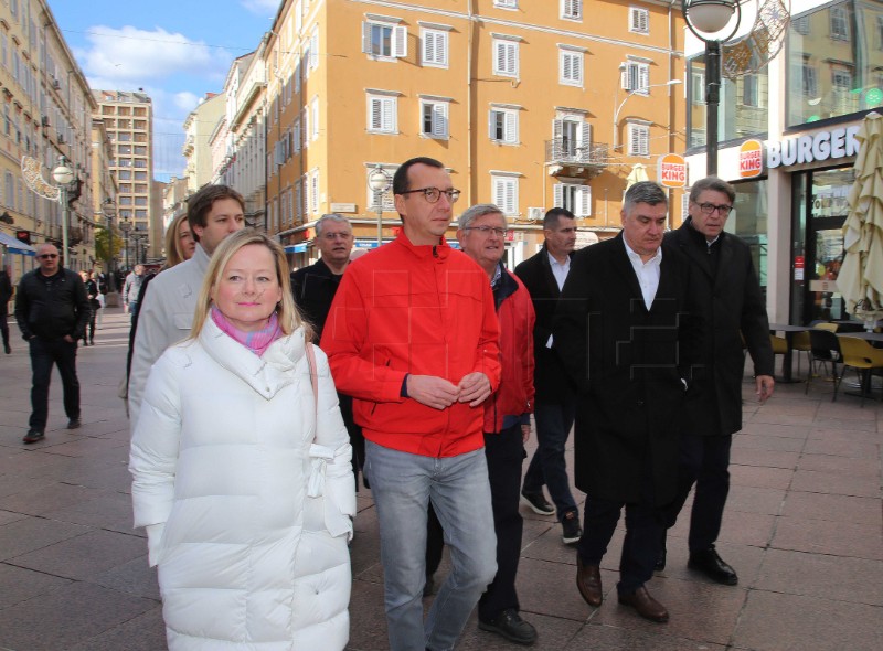 Rijeka: Prikupljanje potpisa podrške predsjedničkoj kandidaturi Zorana Milanovića