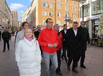 Rijeka: Prikupljanje potpisa podrške predsjedničkoj kandidaturi Zorana Milanovića