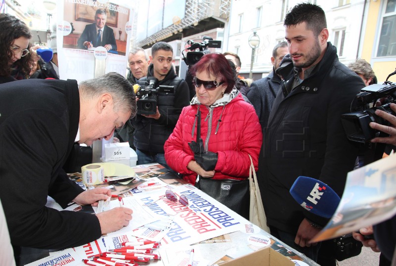 Rijeka: Prikupljanje potpisa podrške predsjedničkoj kandidaturi Zorana Milanovića