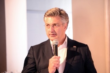 Plenković na otvaranju izložbe "Koraci - Zbirka NMMU"