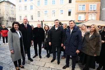 Plenković na otvaranju izložbe "Koraci - Zbirka NMMU"