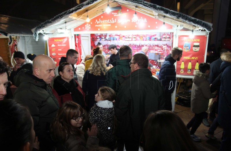 Rijeka: Paljenjem lampica na Korzu započeo riječki Advent