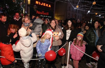 Rijeka: Paljenjem lampica na Korzu započeo riječki Advent