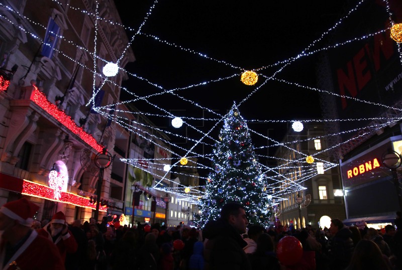 Rijeka: Paljenjem lampica na Korzu započeo riječki Advent