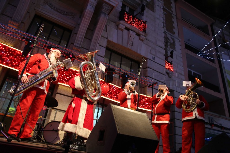 Rijeka: Paljenjem lampica na Korzu započeo riječki Advent