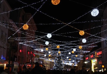 Rijeka: Paljenjem lampica na Korzu započeo riječki Advent