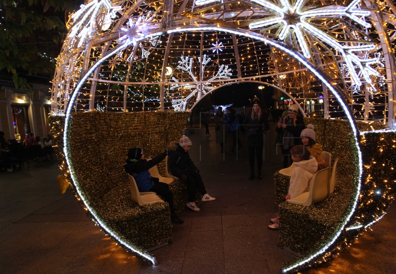 Rijeka: Paljenjem lampica na Korzu započeo riječki Advent