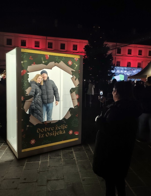 U Tvrđi otvoren Advent u Osijeku