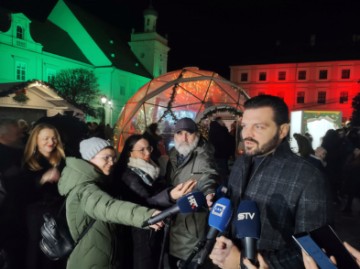 U Tvrđi otvoren Advent u Osijeku