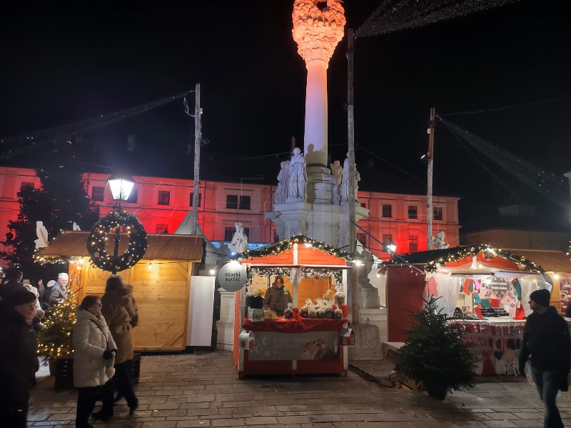 U Tvrđi otvoren Advent u Osijeku