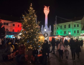 U Tvrđi otvoren Advent u Osijeku