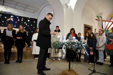 U Vukovaru upaljena prva adventska svijeća