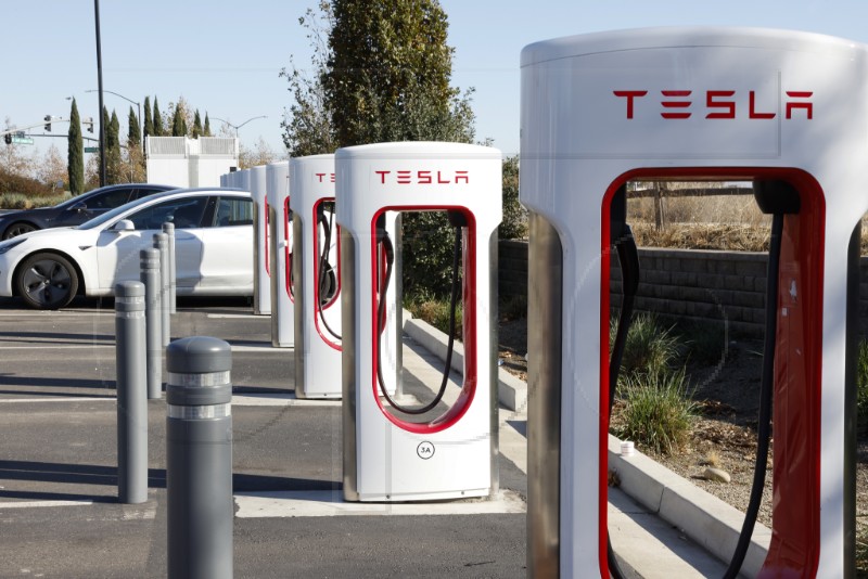 USA NON-TESLA ELECTRIC VEHICLES USING TESLA CHARGERS