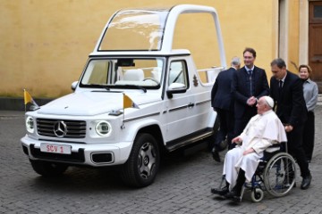 VATICAN NEW POPEMOBILE 