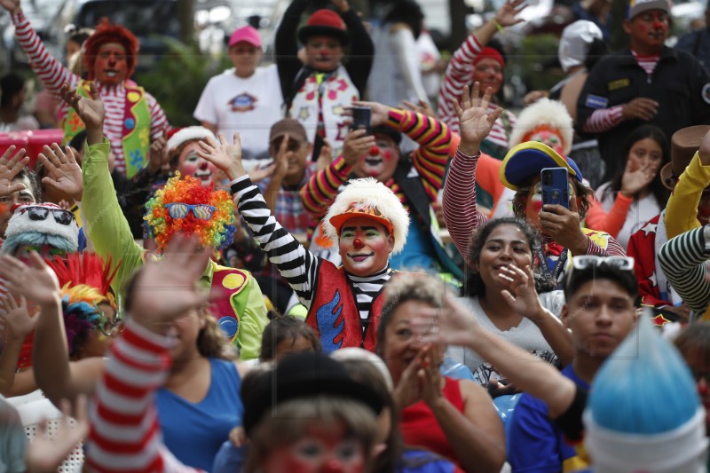 EL SALVADOR ENTERTAINMENT CLOWNS