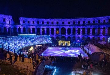 Advent u Puli: Svečano otvoreno klizalište u Areni