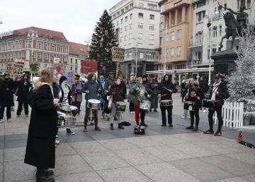 Muška molitva, prosvjed i “Tiha misa” na Trgu bana Jelačića