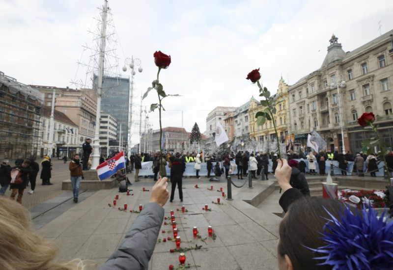 Muška molitva, prosvjed i “Tiha misa” na Trgu bana Jelačića