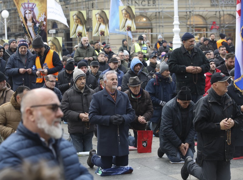 Muška molitva, prosvjed i “Tiha misa” na Trgu bana Jelačića