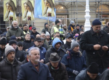 Muška molitva, prosvjed i “Tiha misa” na Trgu bana Jelačića