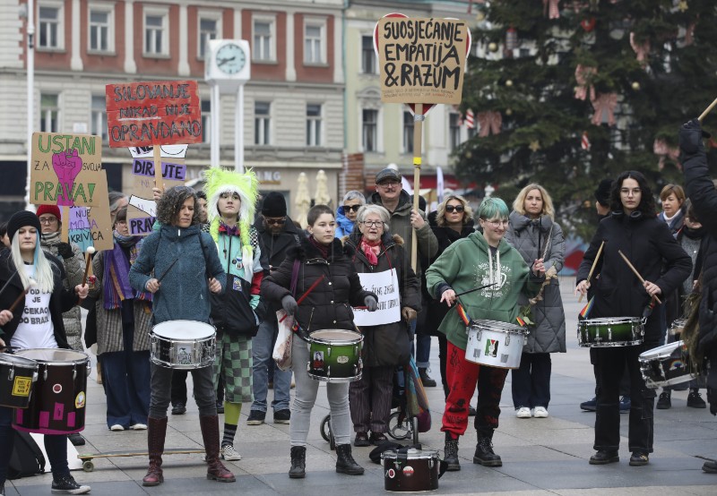 Muška molitva, prosvjed i “Tiha misa” na Trgu bana Jelačića