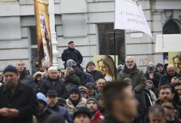 Muška molitva, prosvjed i “Tiha misa” na Trgu bana Jelačića