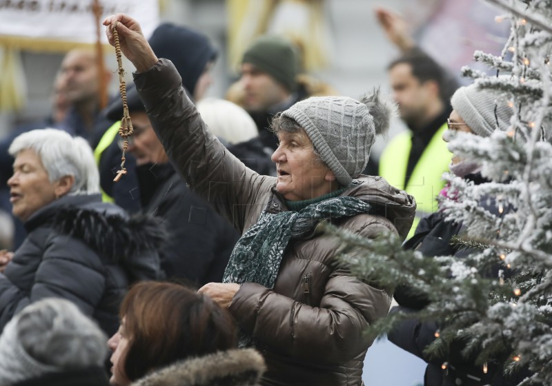 Muška molitva, prosvjed i “Tiha misa” na Trgu bana Jelačića